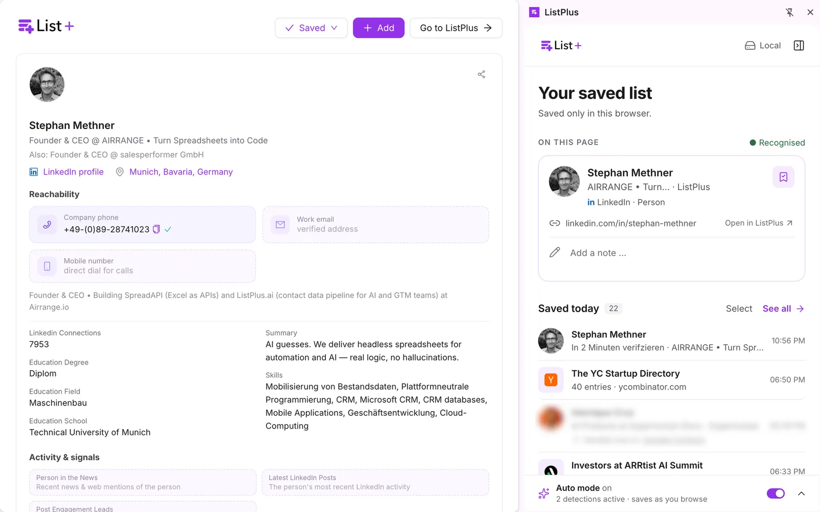 Das vollständige Profil einer gemerkten Person in ListPlus: Erreichbarkeit mit Plätzen für Firmentelefon, Arbeits-E-Mail und Mobilnummer, die LinkedIn-Daten und ein Bereich für Aktivität und Signale; rechts die Seitenleiste der Erweiterung.